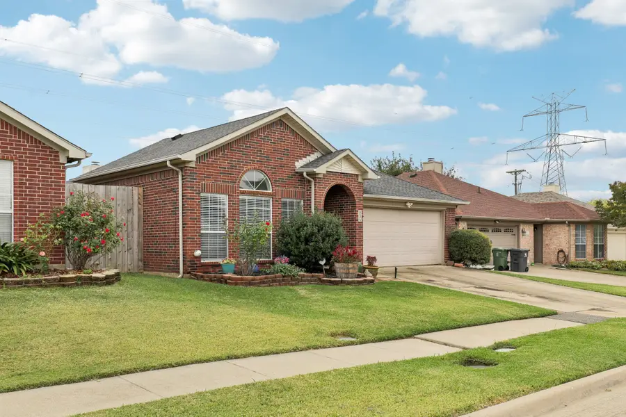 834 Ponselle Drive, Arlington, TX 76001 - Image #2