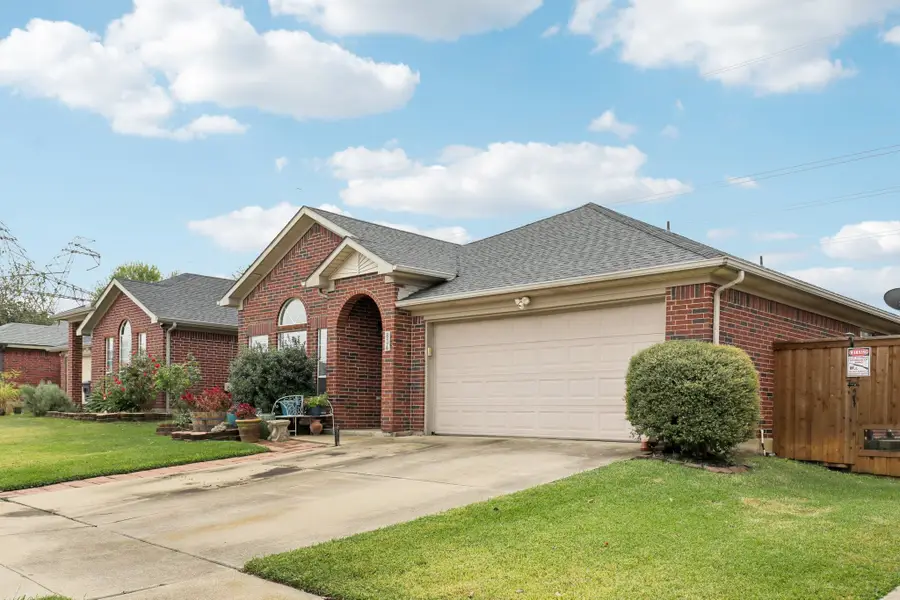 834 Ponselle Drive, Arlington, TX 76001 - Image #3