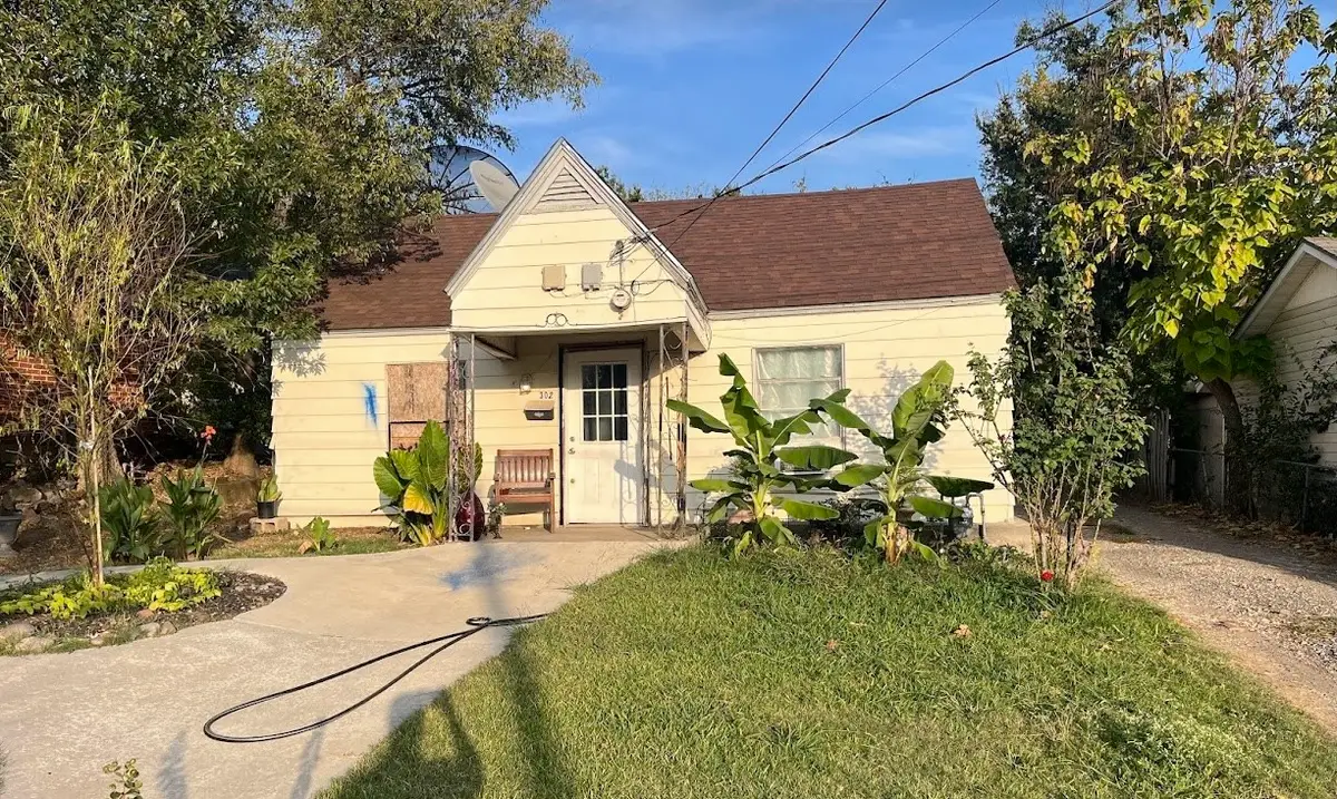 302 N Justin Avenue, Dallas, TX 75211 - Image #1