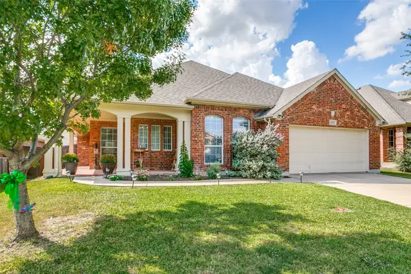 10121 Ash Creek Lane, Fort Worth, TX 76177