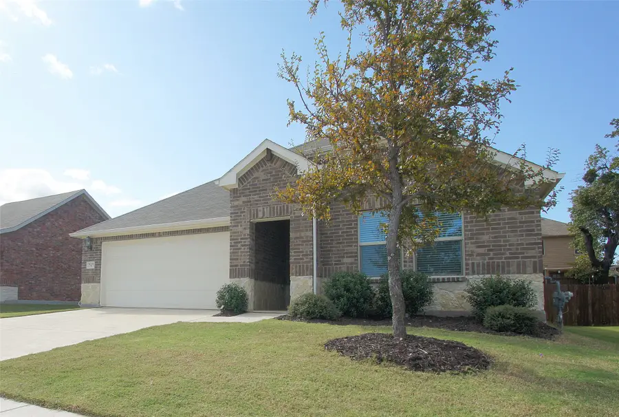 767 Hawthorne Lane, Lake Dallas, TX 75065 - Image #2