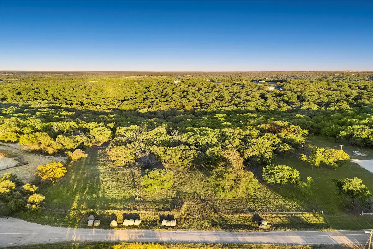 204 N Cheyenne Trail, Springtown, TX 76082 - Image #1
