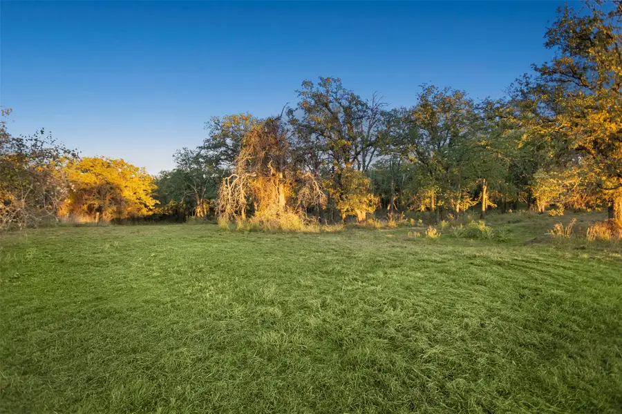 204 N Cheyenne Trail, Springtown, TX 76082 - Image #3