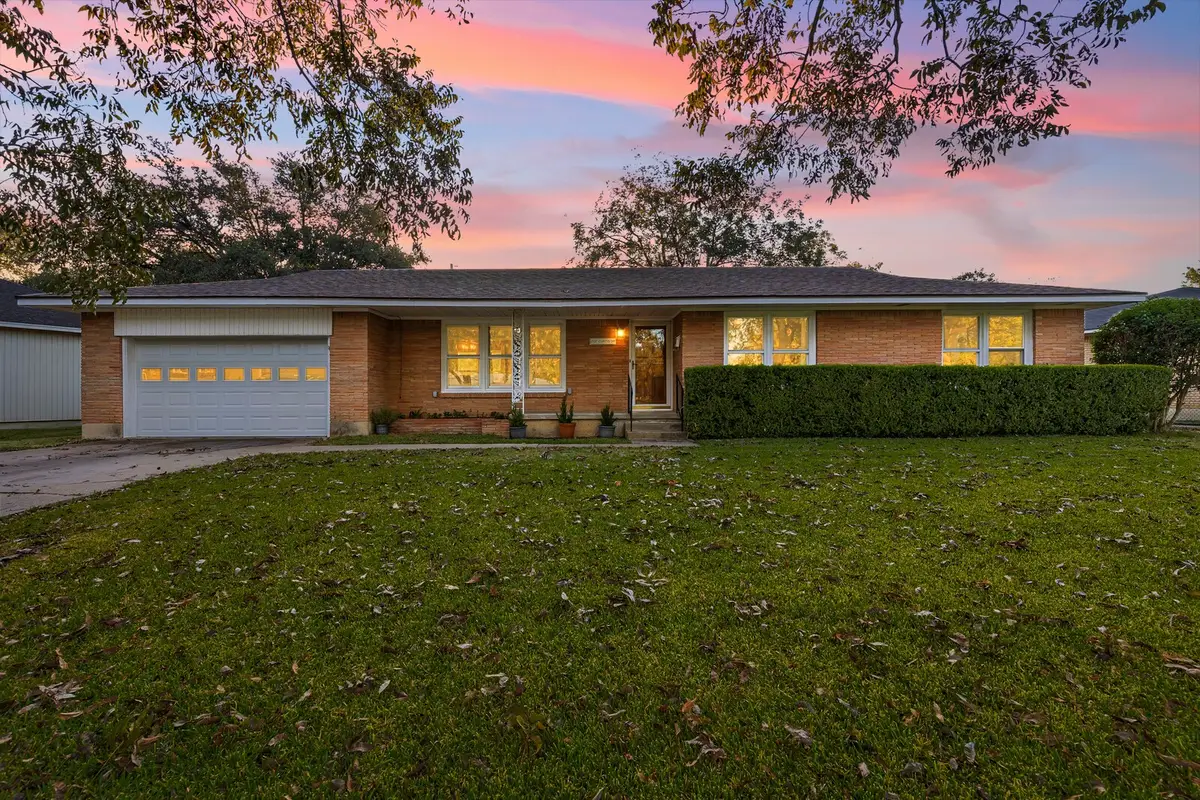 2137 Curtis Drive, Waco, TX 76710 - Image #1