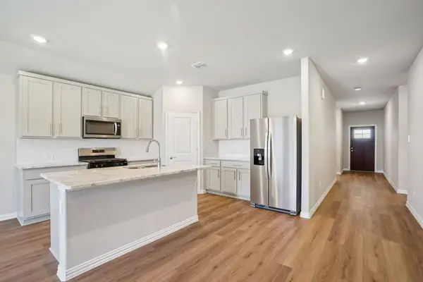 2215 Mustang Way, Seagoville, TX 75159