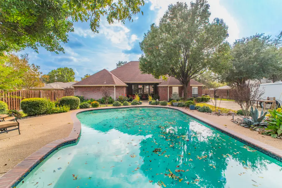 1006 Sandra Lane, Grand Prairie, TX 75052 - Image #2