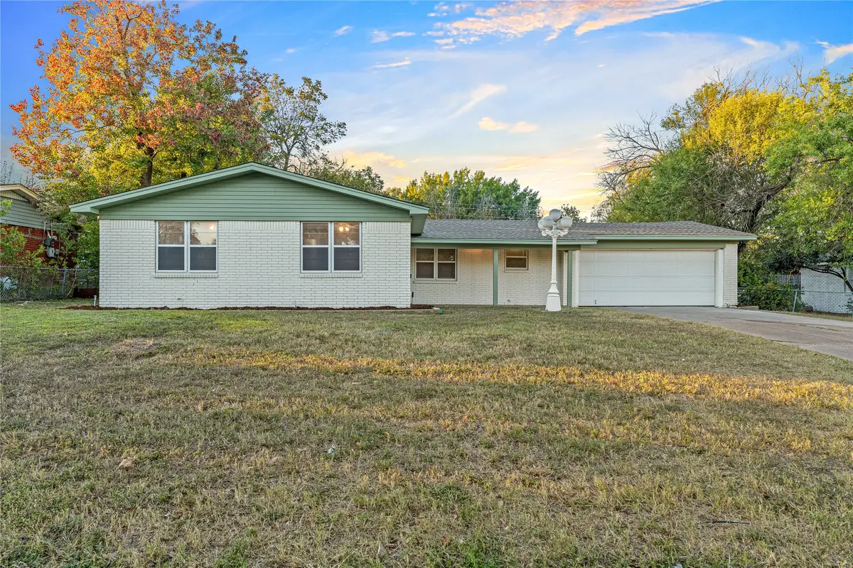 112 E Dawn Drive, Waco, TX 76706 - Image #1