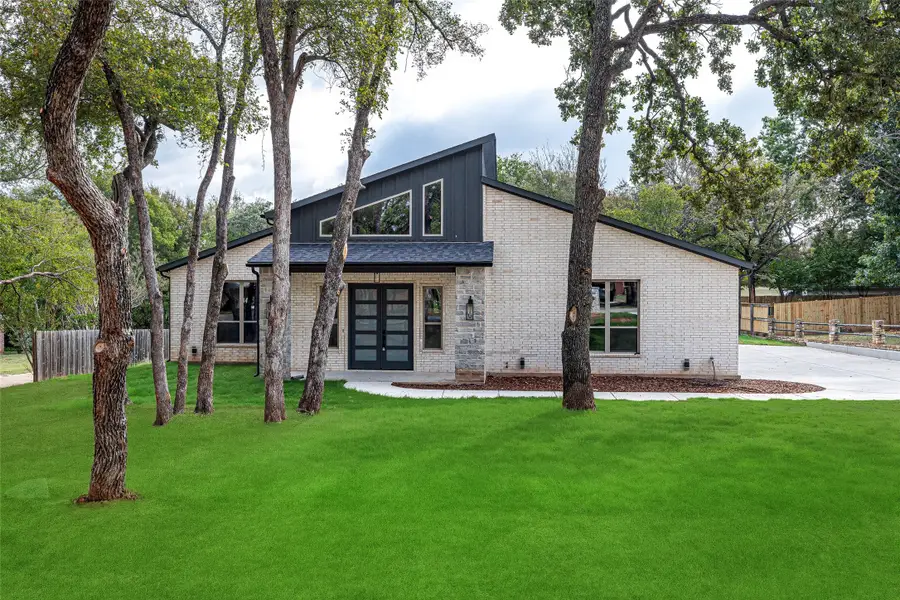 9703 Rosalie Court, Granbury, TX 76049 - Image #2