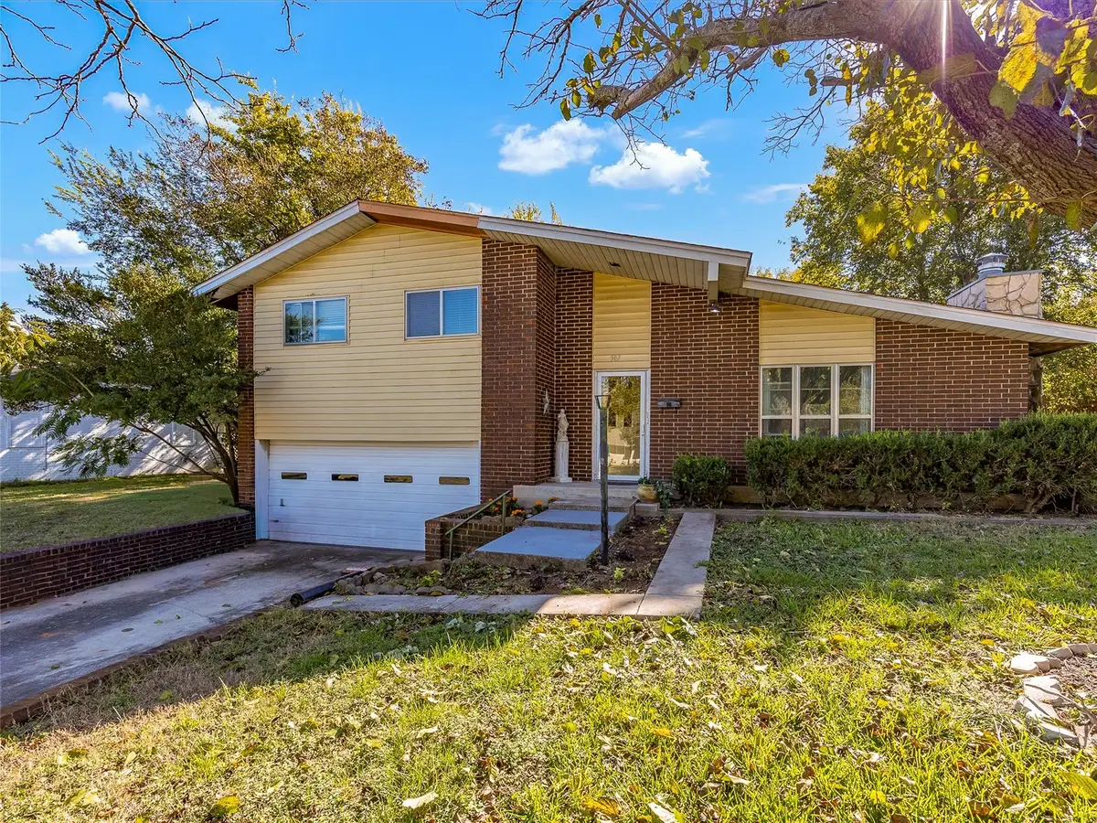 507 Galia Street, Bowie, TX 76230 - Image #1