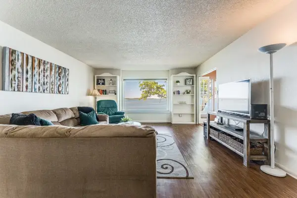 112 Harbor Drive #215, Runaway Bay, TX 76426