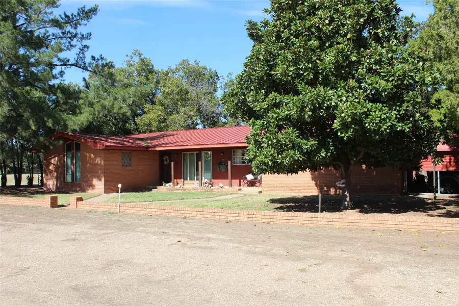 1621 W Main Street, Munday, TX 76371 - Image #2
