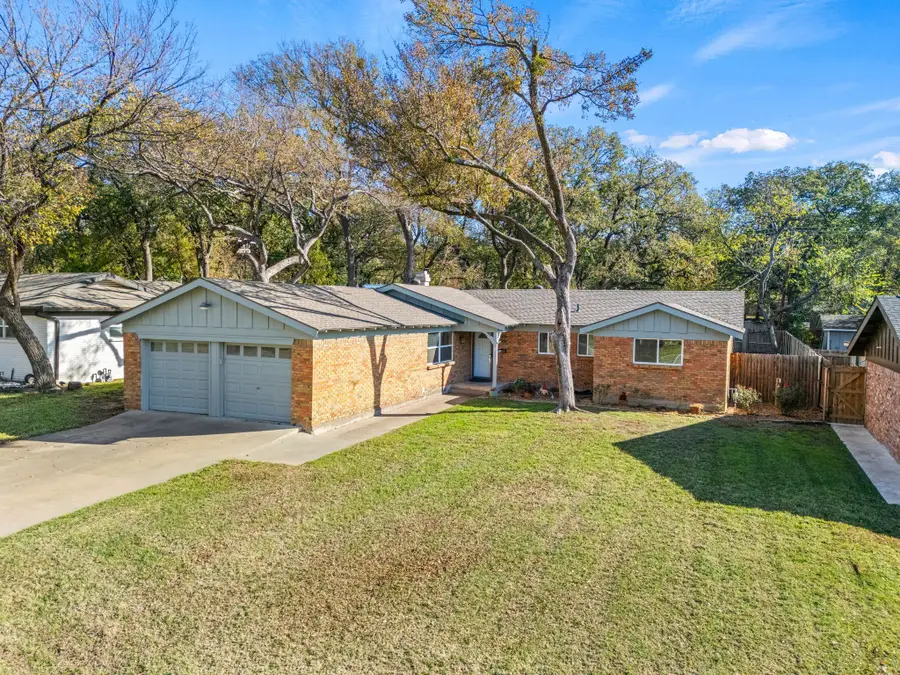 803 Clebud Drive, Euless, TX 76040 - Image #2