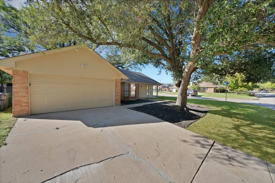 5300 Stagetrail Drive, Arlington, TX 76017 - Image #3
