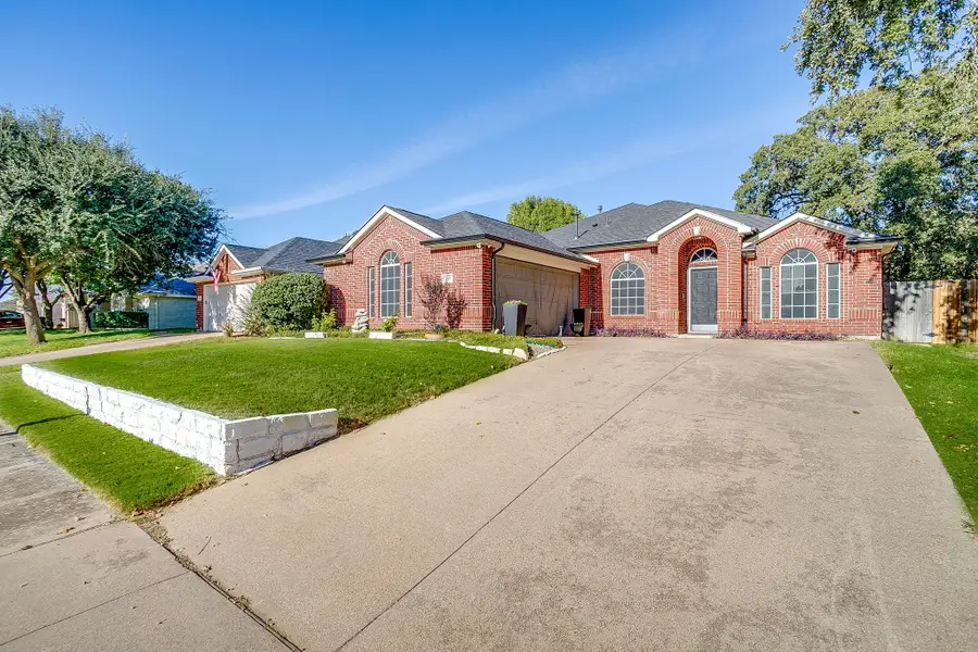 515 Deerwood Drive, Burleson, TX 76028 - Image #2