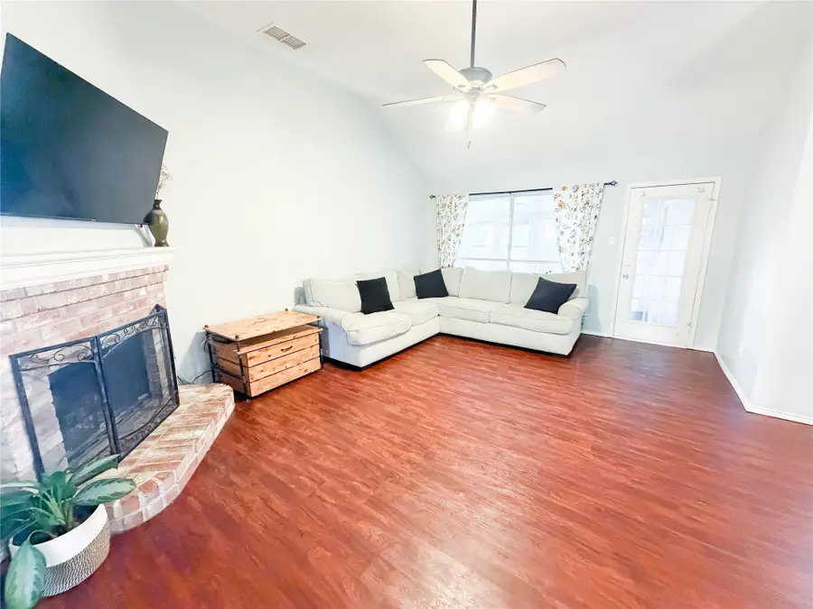 2115 Meadowview Drive, Corinth, TX 76210 - Image #2