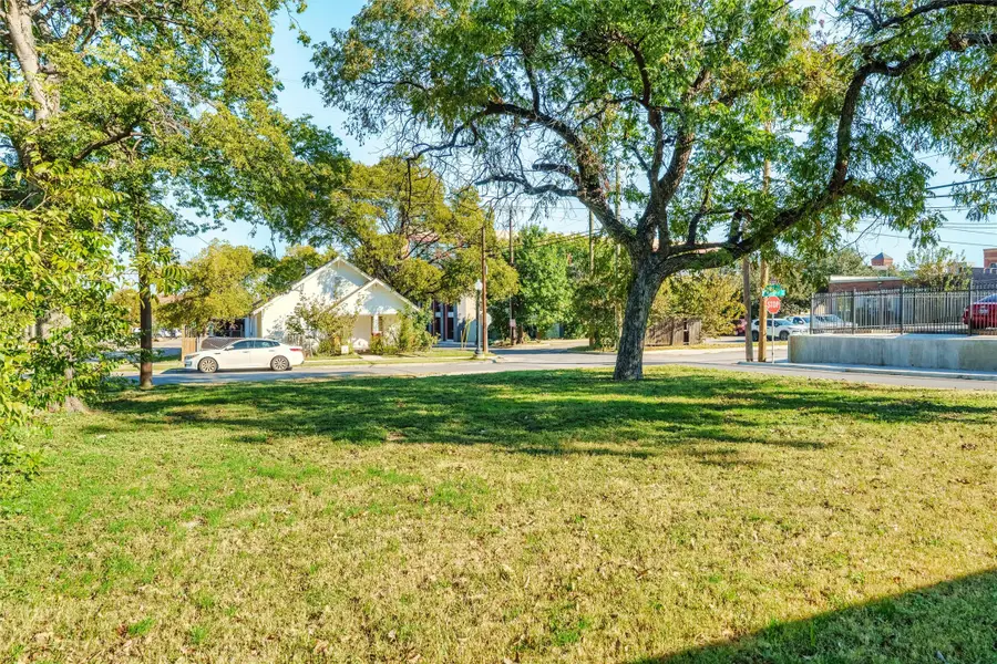 801 W Morphy Street, Fort Worth, TX 76104 - Image #2