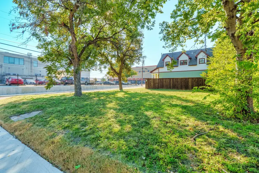 801 W Morphy Street, Fort Worth, TX 76104 - Image #3