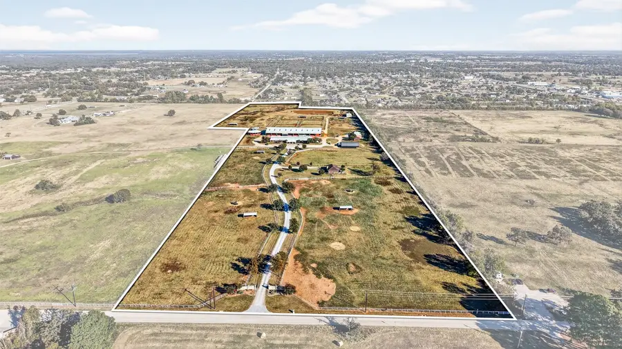 8950 Arvin Hill Road, Aubrey, TX 76227 - Image #3