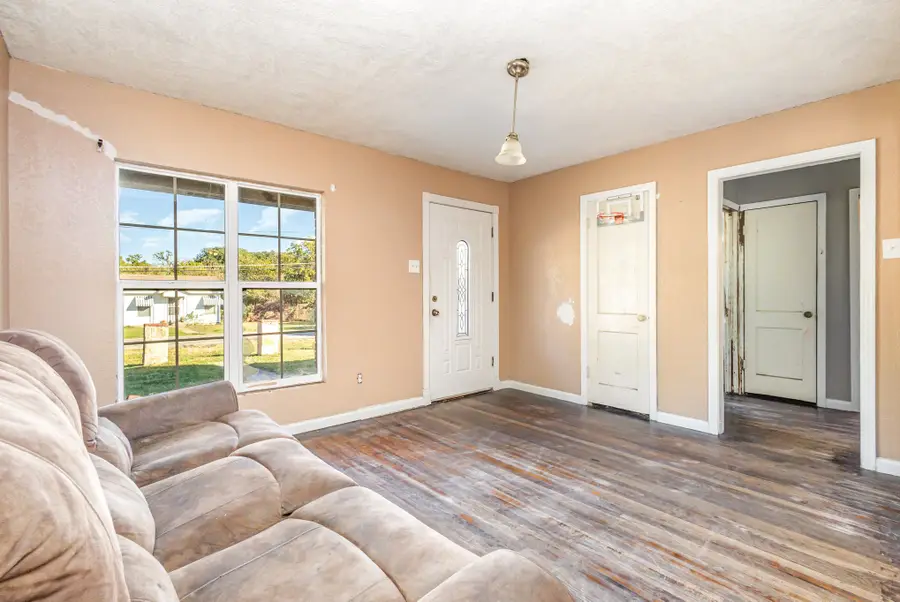 215 Glenview Street, Dallas, TX 75217 - Image #3