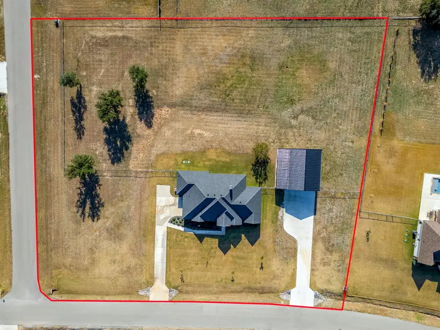 423 Creekside Court, Weatherford, TX 76087 - Image #2