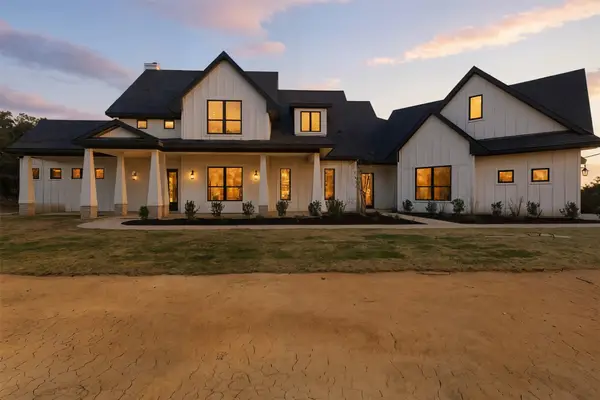 1552 Lakeridge Boulevard, Sunset, TX 76270