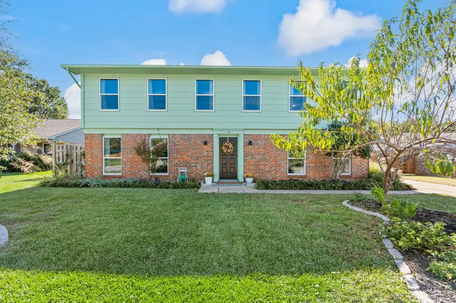 728 Heather Wood Drive, Grapevine, TX 76051 - Image #2