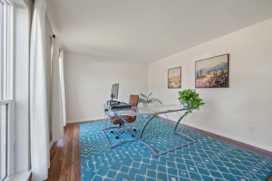 728 Heather Wood Drive, Grapevine, TX 76051 - Image #3