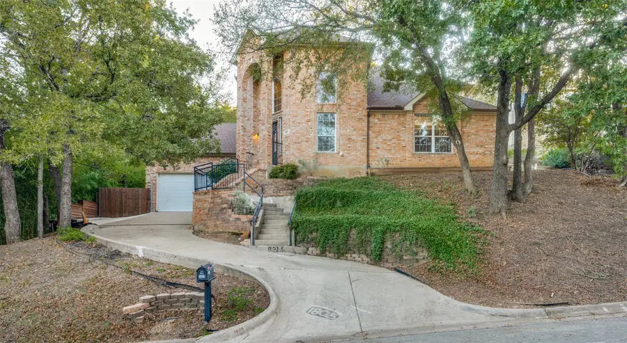 1805 Old Oak Drive, Arlington, TX 76012 - Image #2