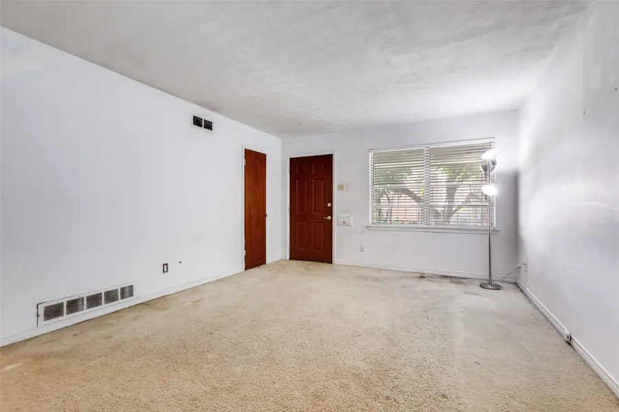 10623 Mccree Road, Dallas, TX 75238 - Image #2