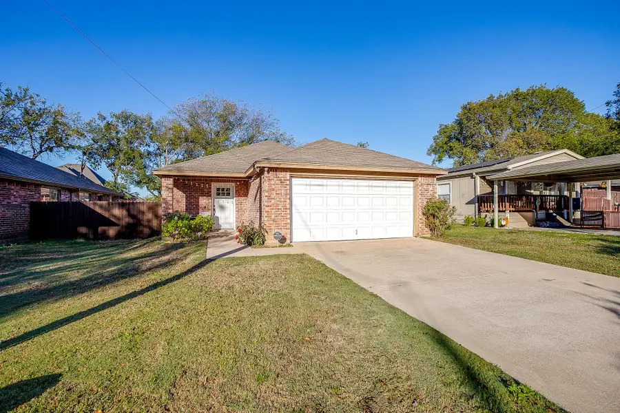 407 Grayson, Joshua, TX 76058 - Image #2
