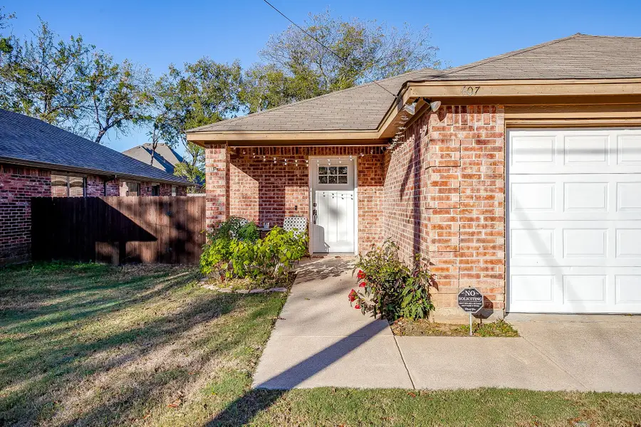 407 Grayson, Joshua, TX 76058 - Image #3
