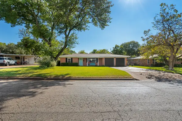 1420 Rolling Hills Drive, Graham, TX 76450