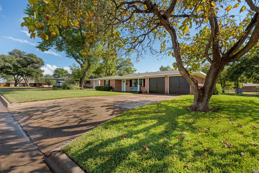 1420 Rolling Hills Drive, Graham, TX 76450 - Image #2