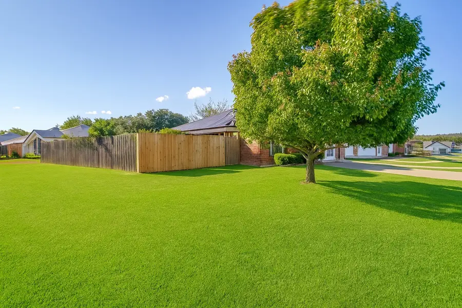 1008 Miles Avenue, Burleson, TX 76028 - Image #2