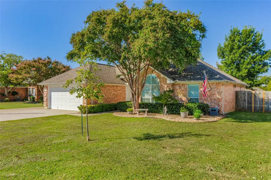 511 Oak Crest Street, Lake Dallas, TX 75065 - Image #2