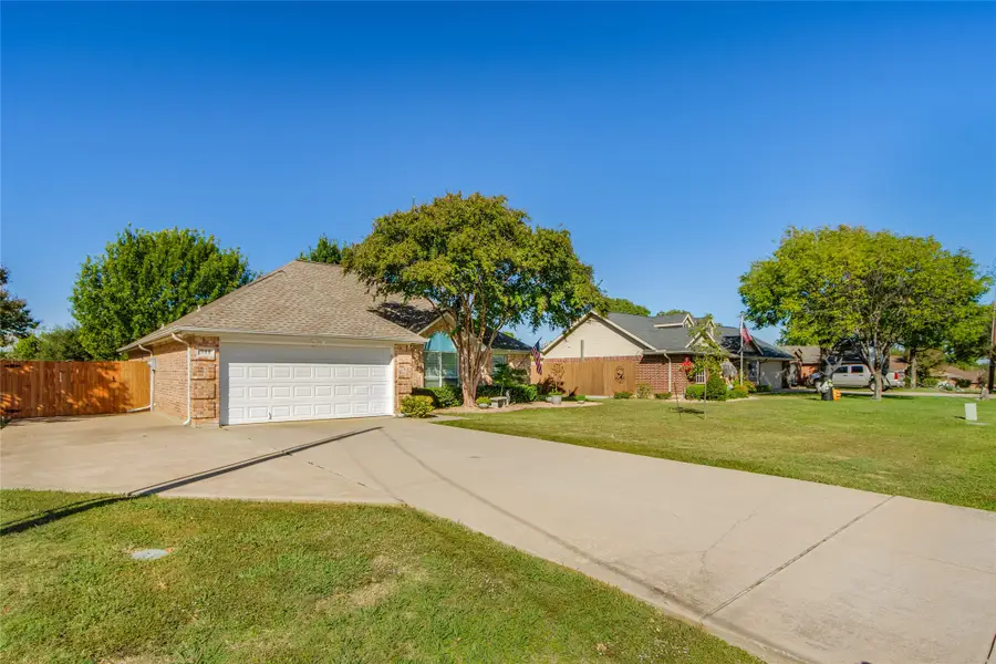 511 Oak Crest Street, Lake Dallas, TX 75065 - Image #3