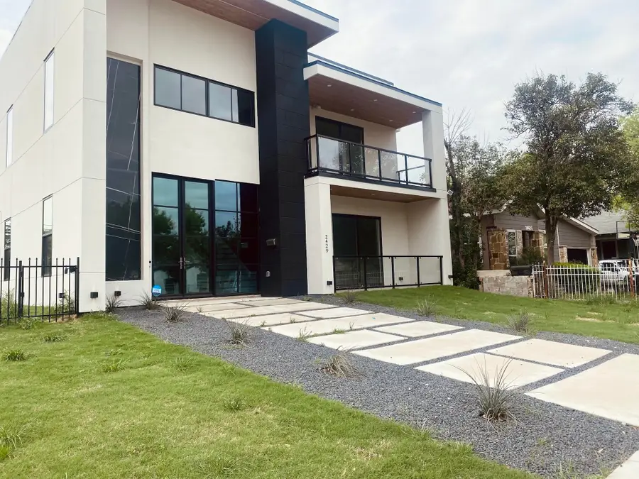 2422 S Ewing Avenue, Dallas, TX 75216 - Image #3