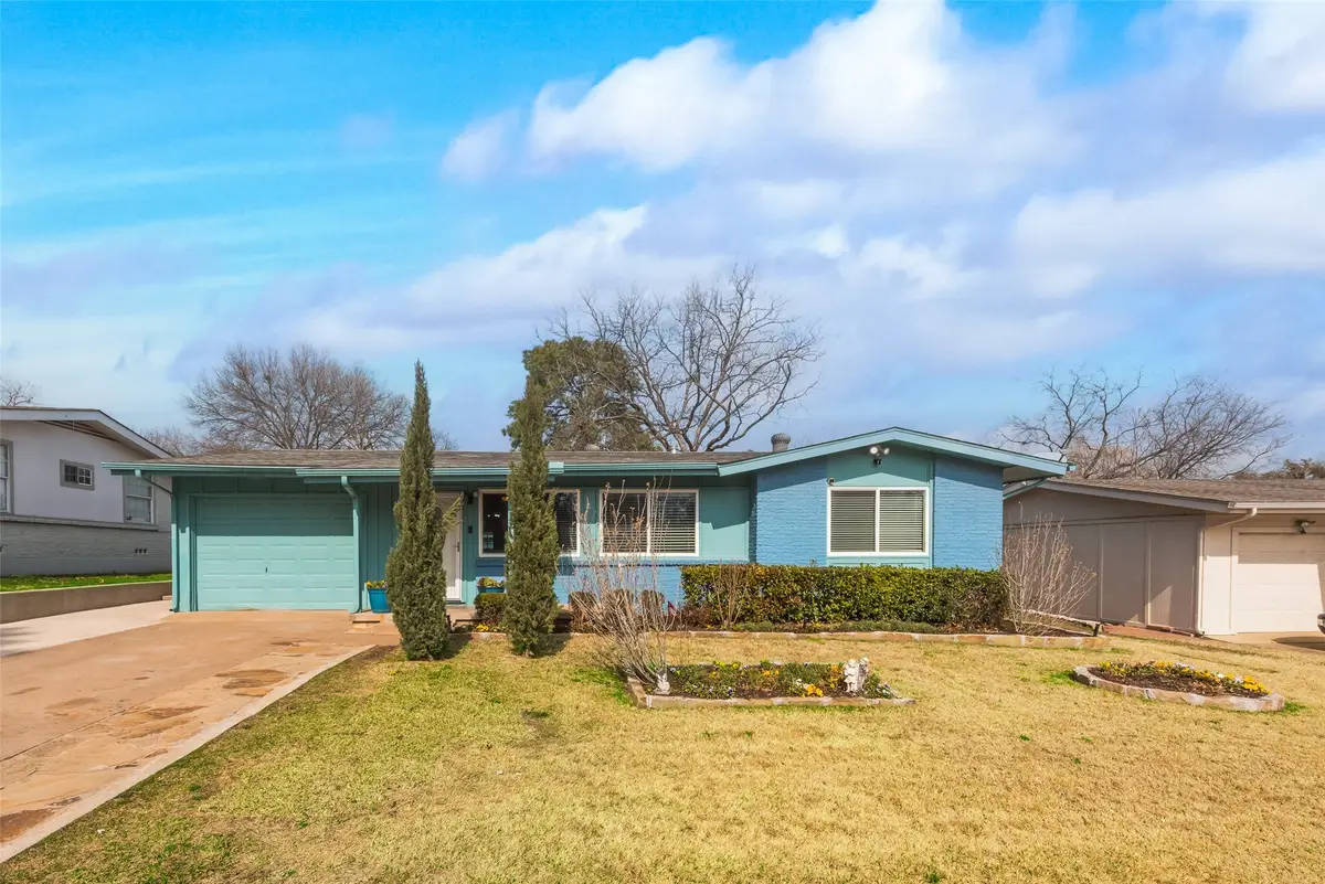 628 Elm Street, Hurst, TX 76053 - Image #1