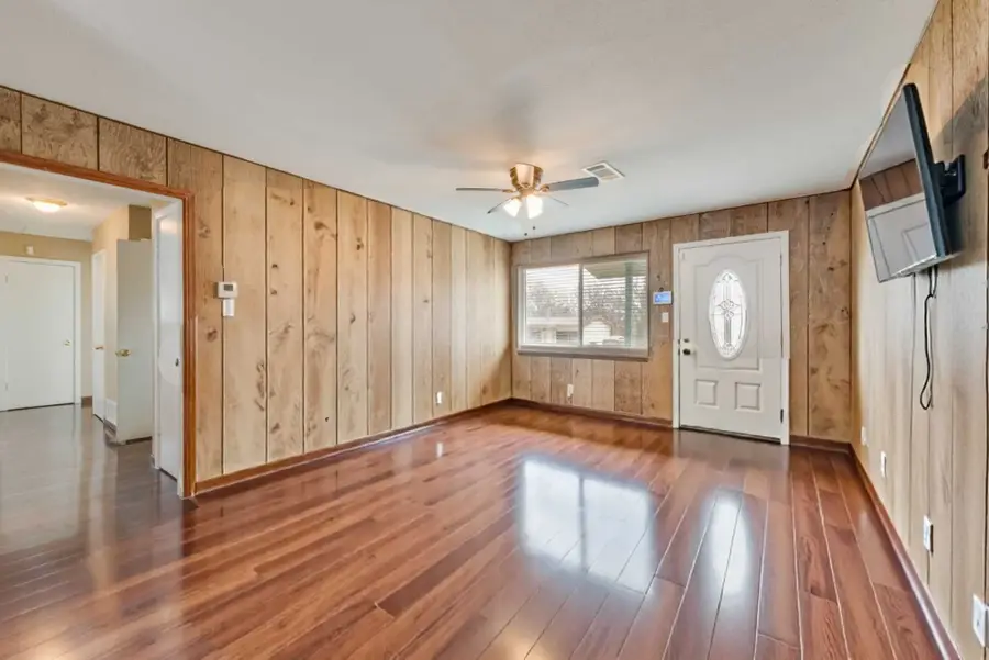 628 Elm Street, Hurst, TX 76053 - Image #2