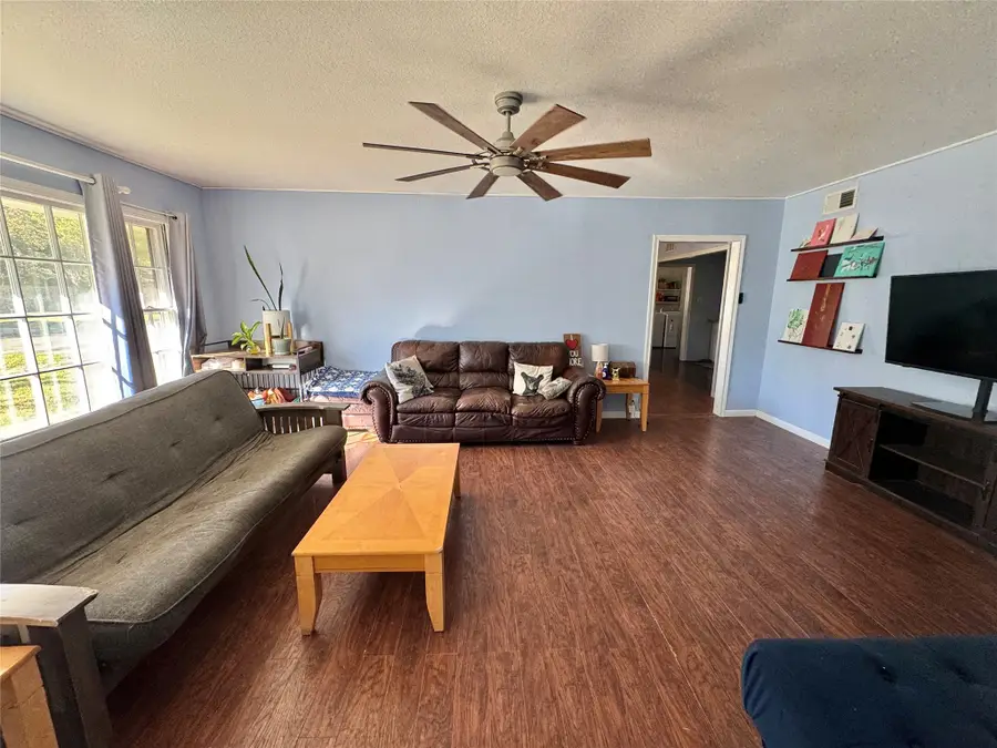 724 S Rusk Street, Gainesville, TX 76240 - Image #2
