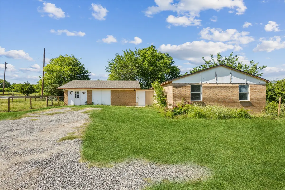 9242 Green Springs Circle, Sanger, TX 76266 - Image #1