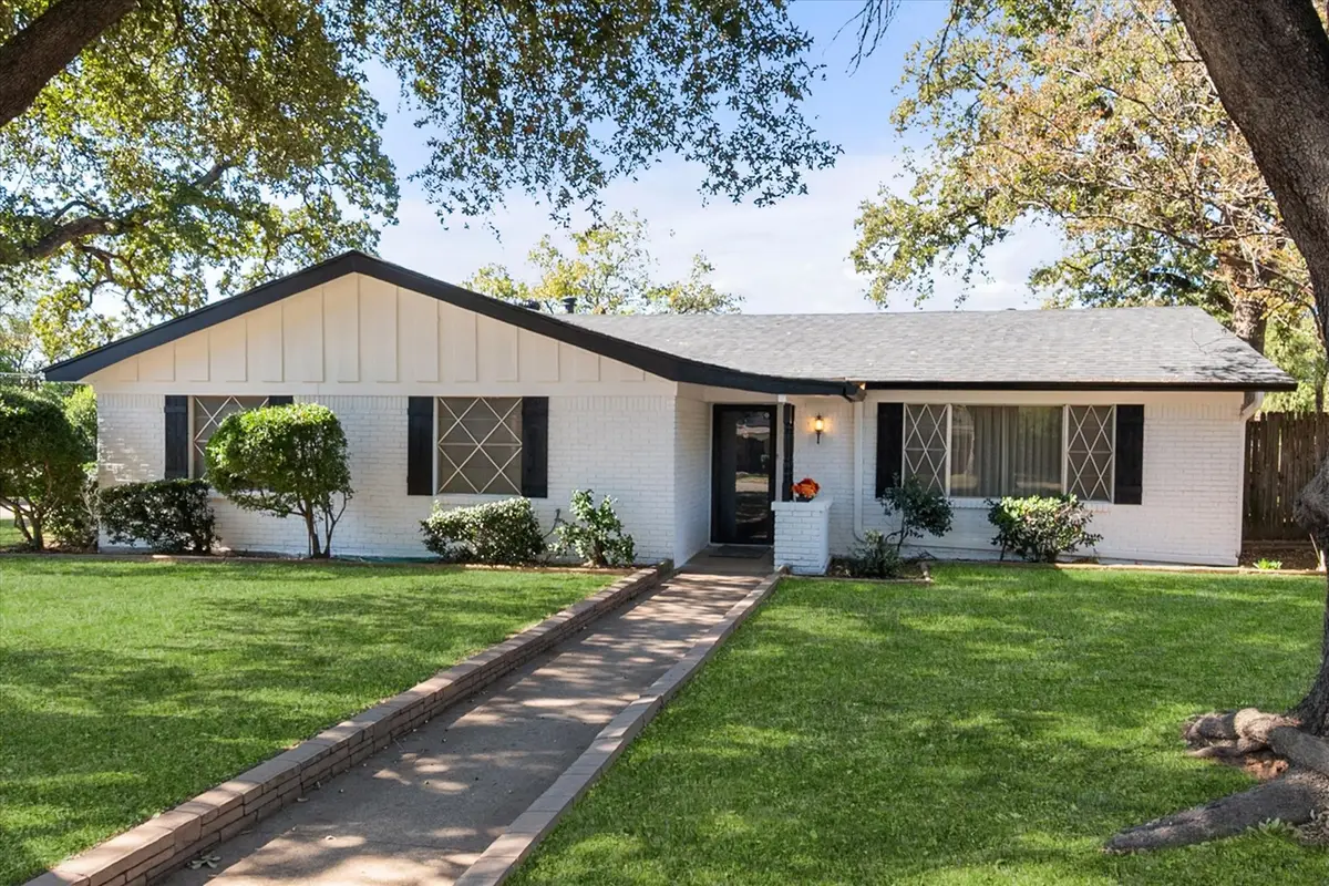 1812 Hilltop Lane, Pantego, TX 76013 - Image #1