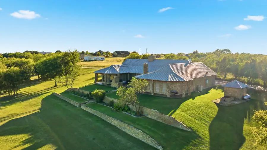 135 Serrano Court, Weatherford, TX 76087 - Image #2