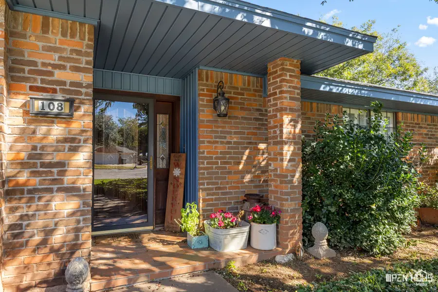 108 Northwood, Henrietta, TX 76365 - Image #2