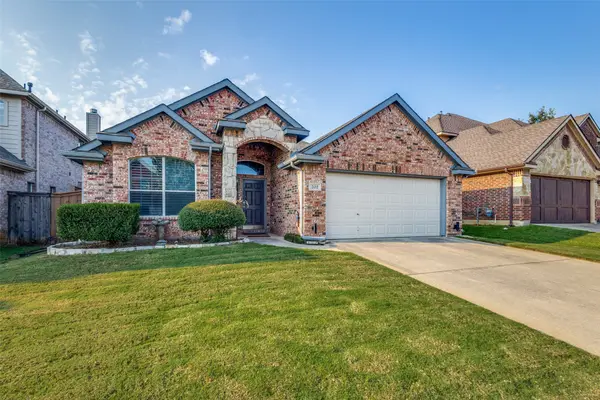 202 Fountainview Drive, Euless, TX 76039