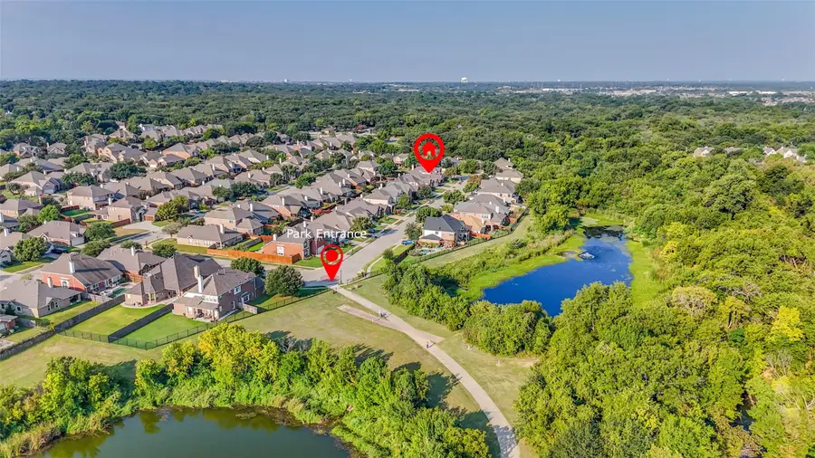 202 Fountainview Drive, Euless, TX 76039 - Image #2