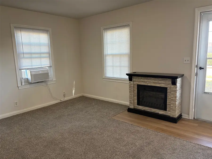 421 Seaman Street, Fort Worth, TX 76111 - Image #3