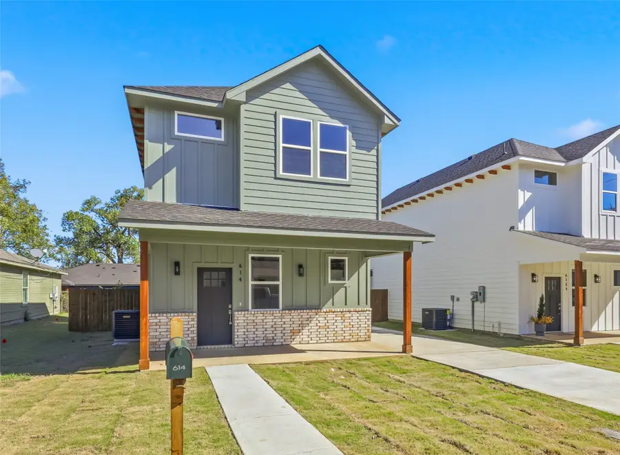 614 N Robinson Street, Cleburne, TX 76031 - Image #2