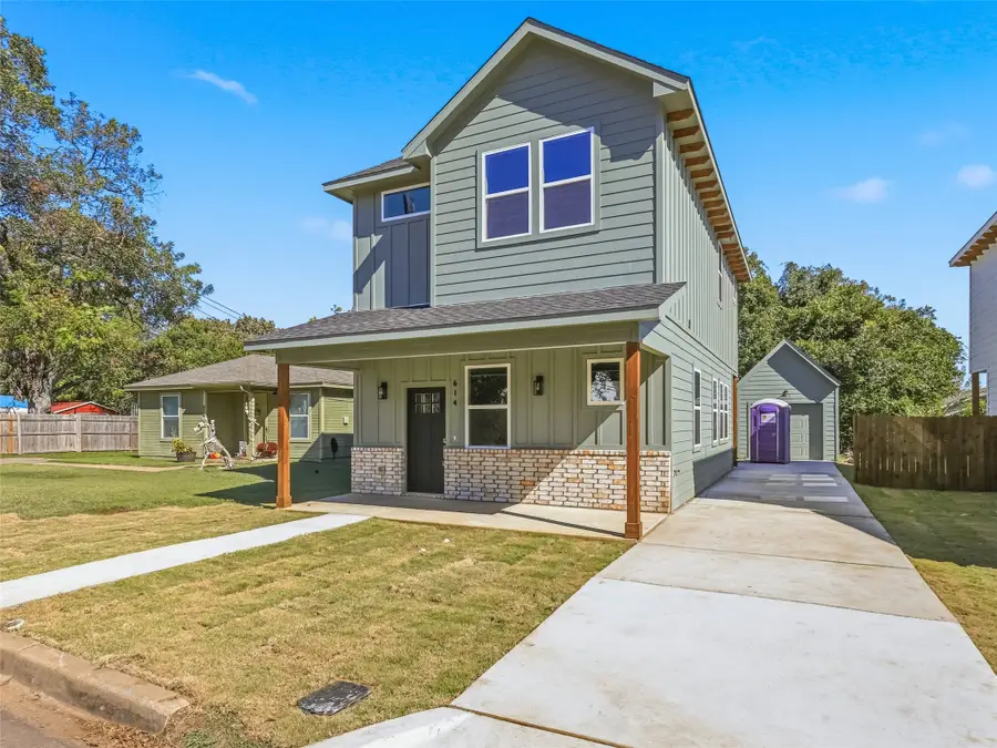 614 N Robinson Street, Cleburne, TX 76031 - Image #3