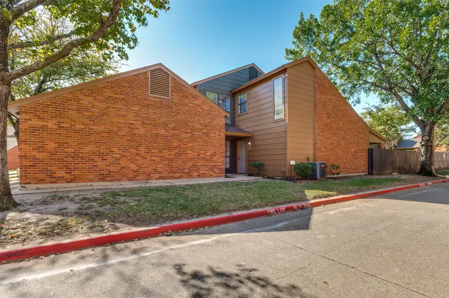 122 Wilshire Court, Irving, TX 75061 - Image #2